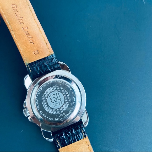 ESQ (MOVADO) SWISS QUARTZ SUBMERSIBLE WATCH - Picture 6 of 10